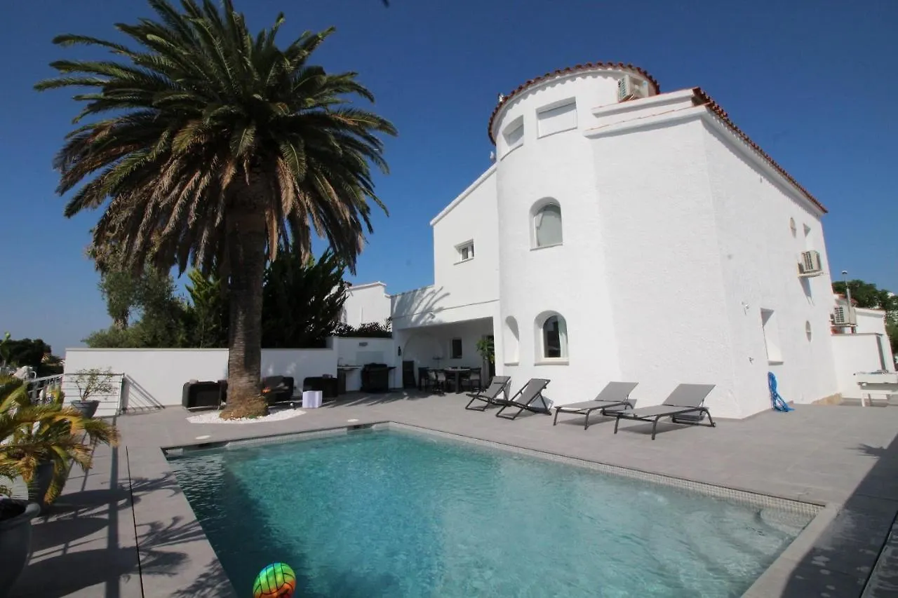 Casa De Lujo Con Piscina Y Amarre Privados Ref 350 contacts