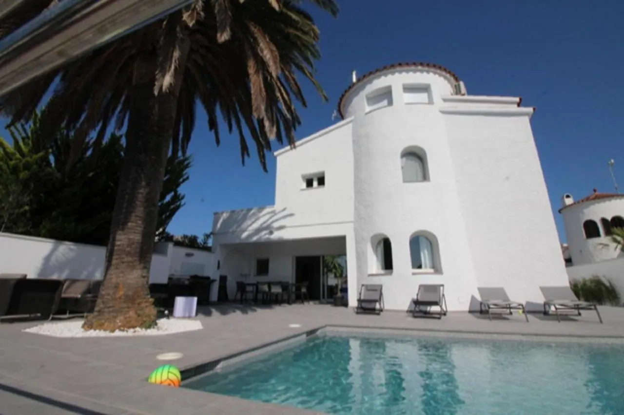Holiday home Casa De Lujo Con Piscina Y Amarre Privados Ref 350 Villa Empuriabrava Spain