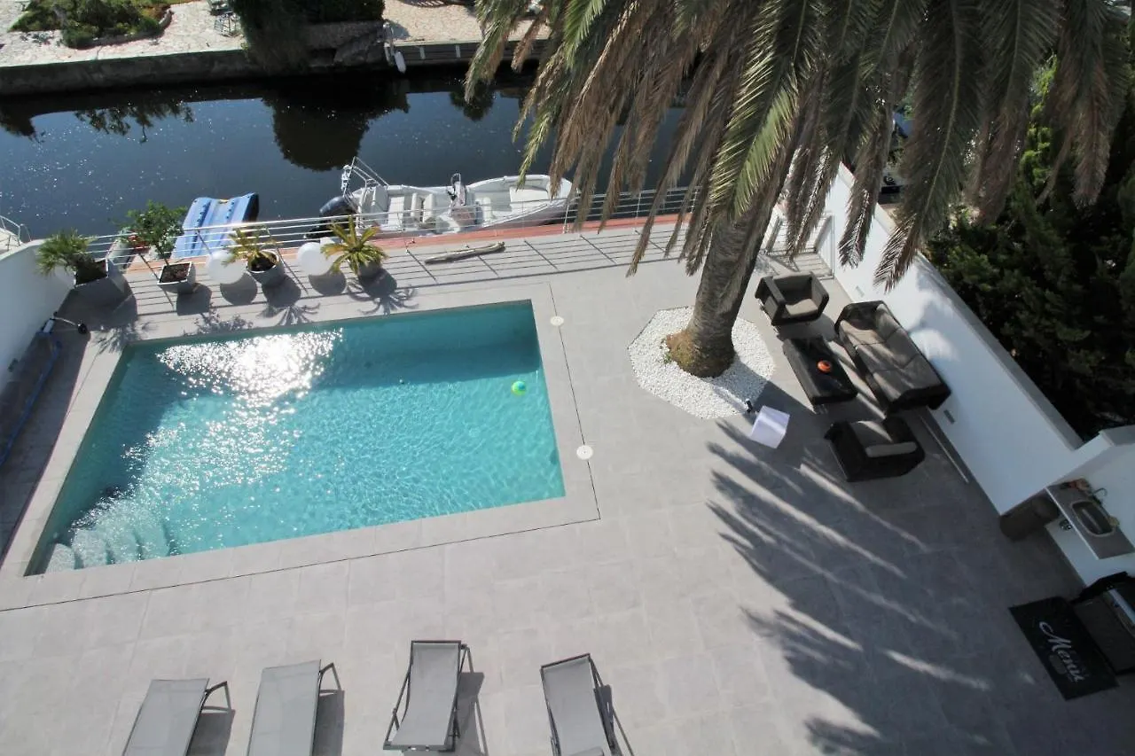 Holiday home Casa De Lujo Con Piscina Y Amarre Privados Ref 350 Villa Empuriabrava