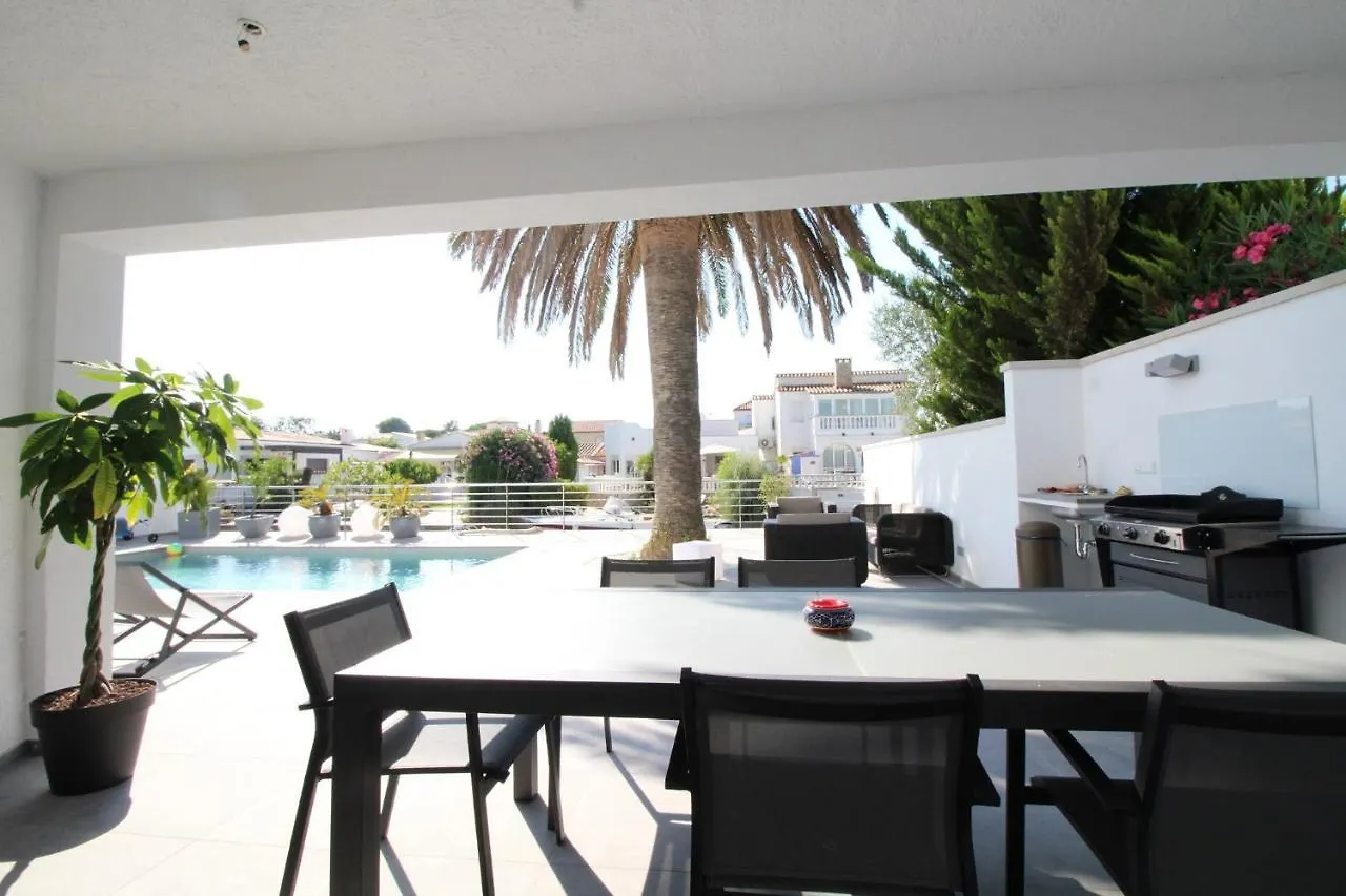 Holiday home Casa De Lujo Con Piscina Y Amarre Privados Ref 350 Villa Empuriabrava Spain